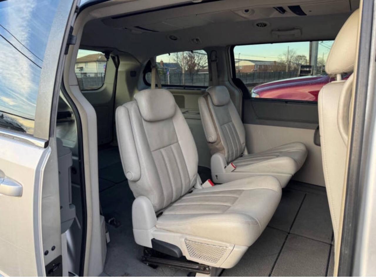 2009 Chrysler Town & Country Touring VIN: 2A8HR54199R676516 Lot: 49863515