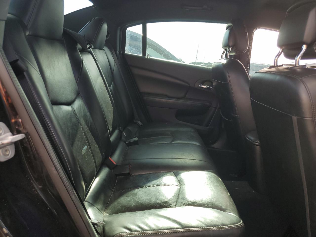 2013 Chrysler 200 - Image 10