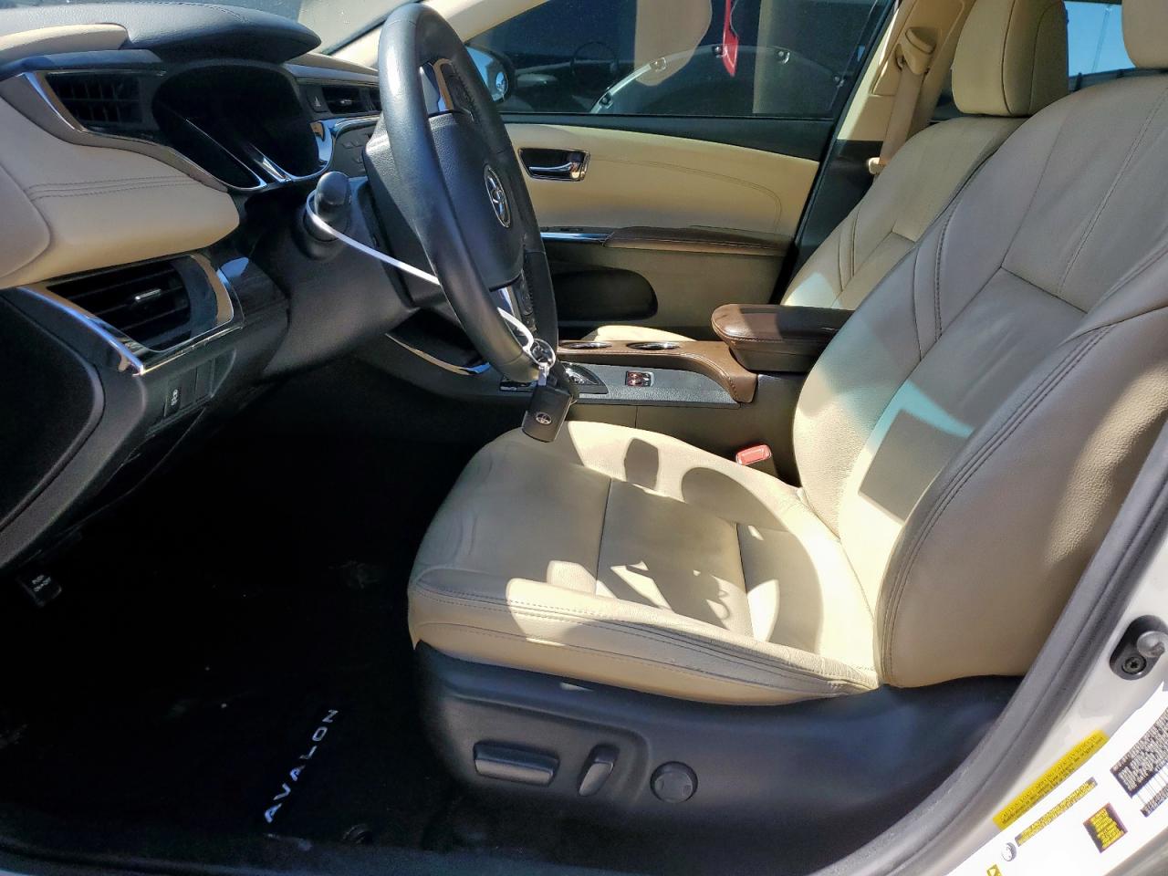 2014 Toyota Avalon - Image 7