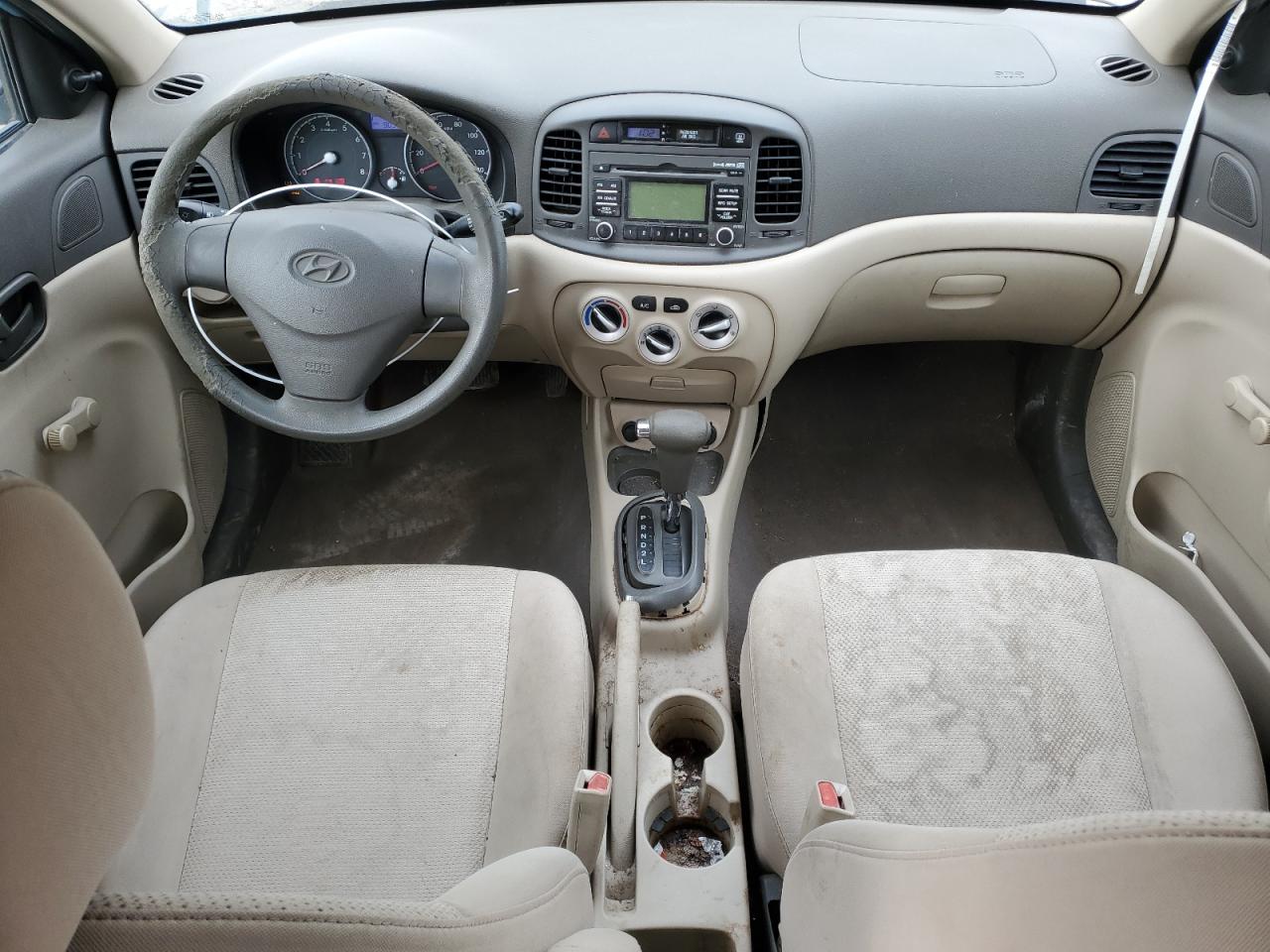 2010 Hyundai Accent - Image 8