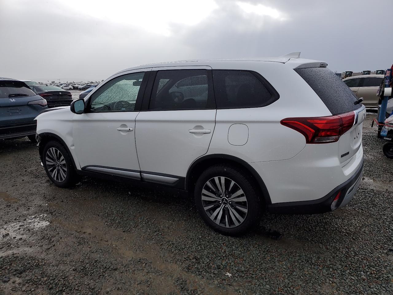 2019 Mitsubishi Outlander - Image 2