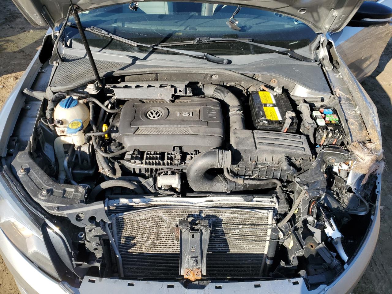 2014 Volkswagen Passat - Image 11