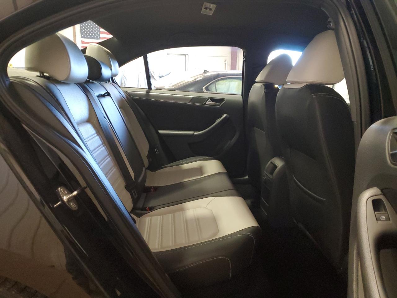 2016 Volkswagen Jetta - Image 10