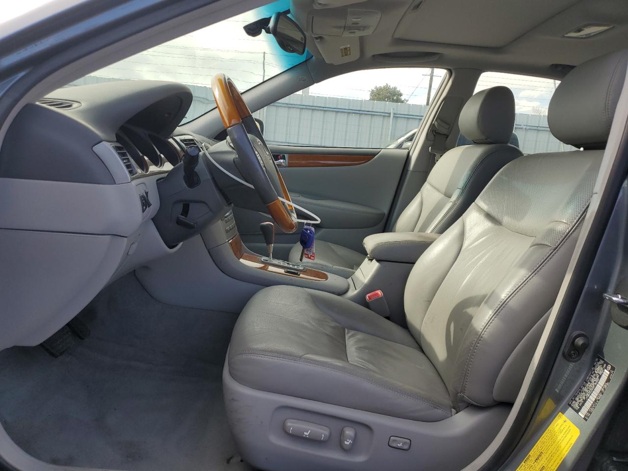 2005 Lexus ES - Image 7