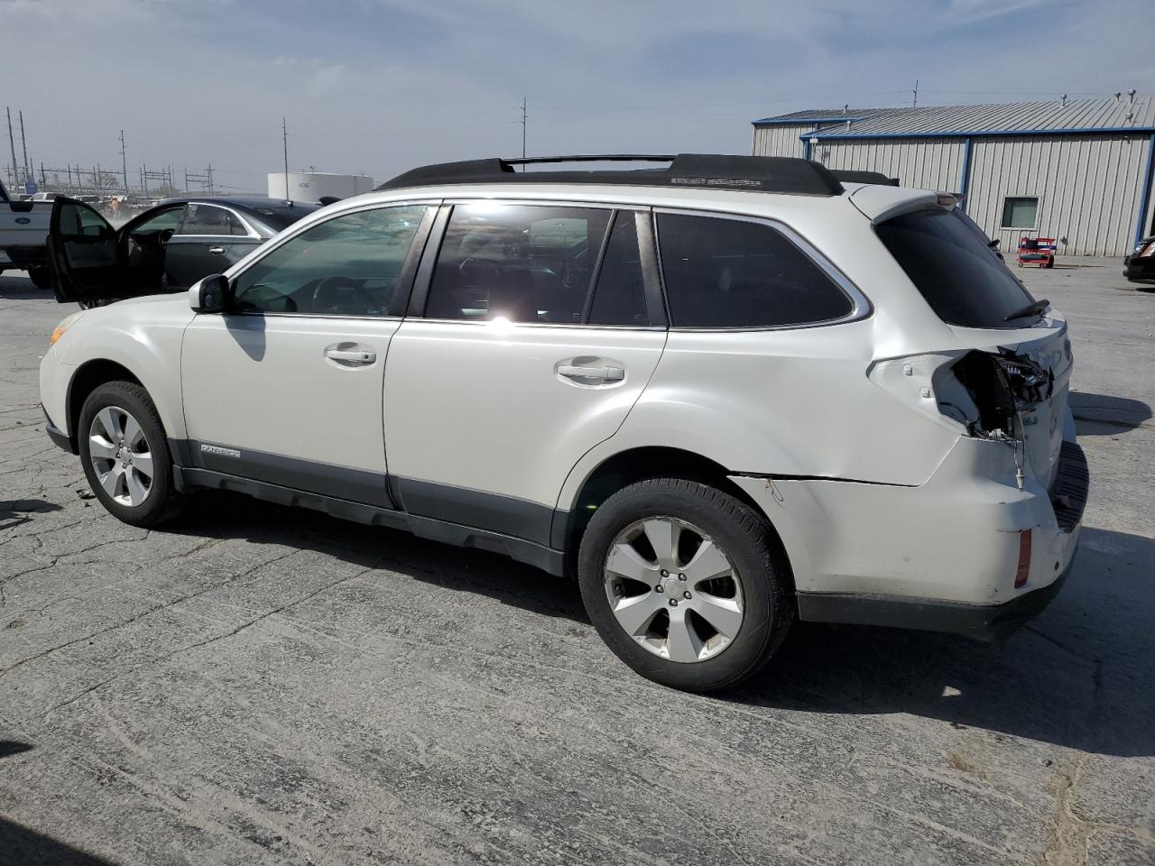 2011 Subaru Outback - Image 2