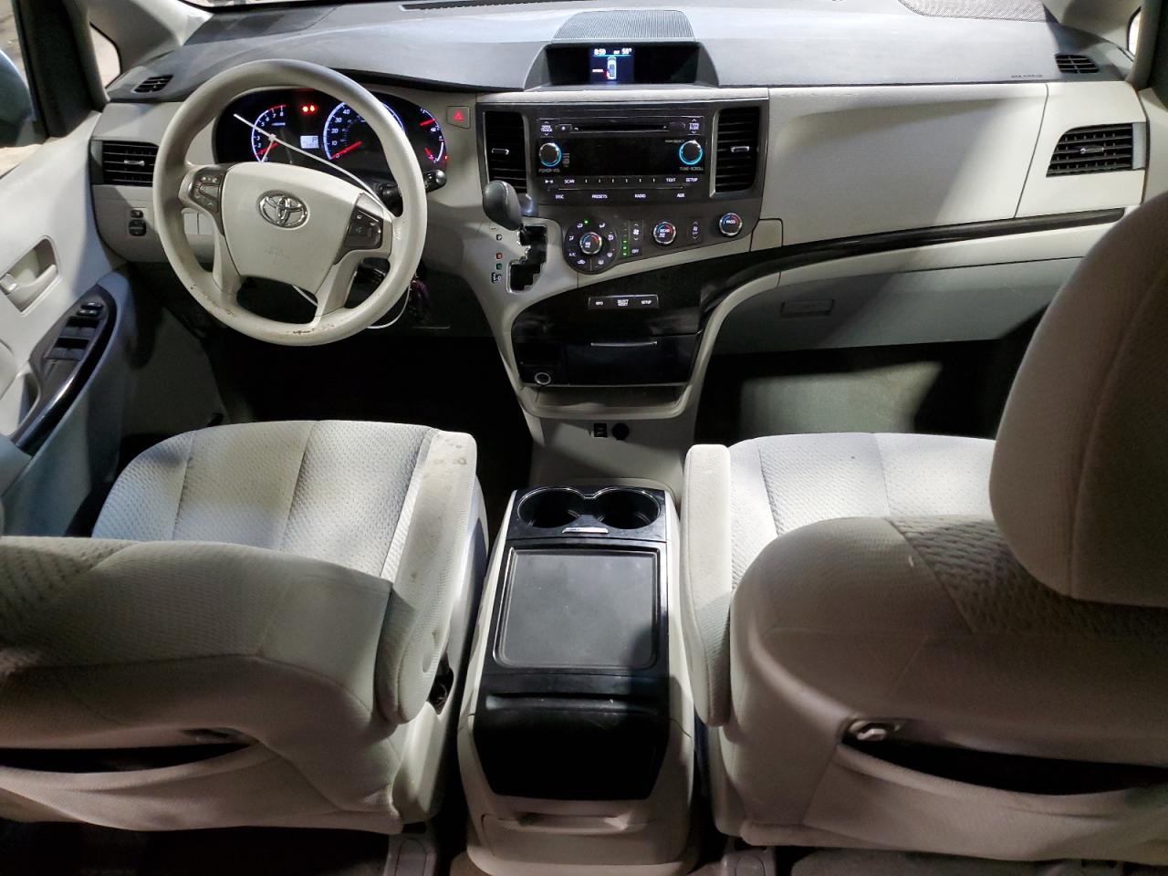 2012 Toyota Sienna - Image 8