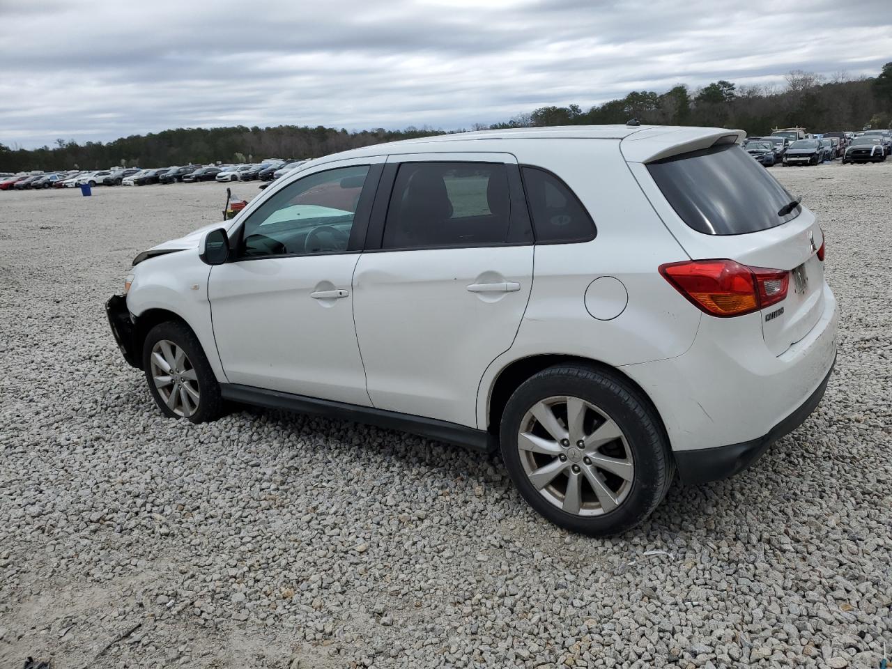 2014 Mitsubishi Outlander - Image 2