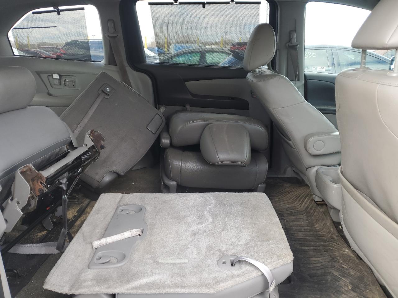 2011 Honda Odyssey - Image 11