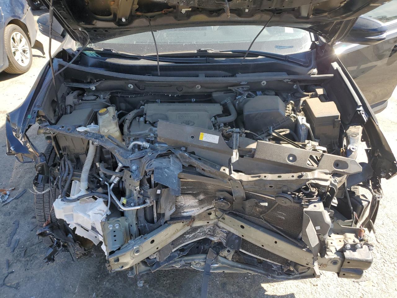 2018 Toyota RAV 4 - Image 12