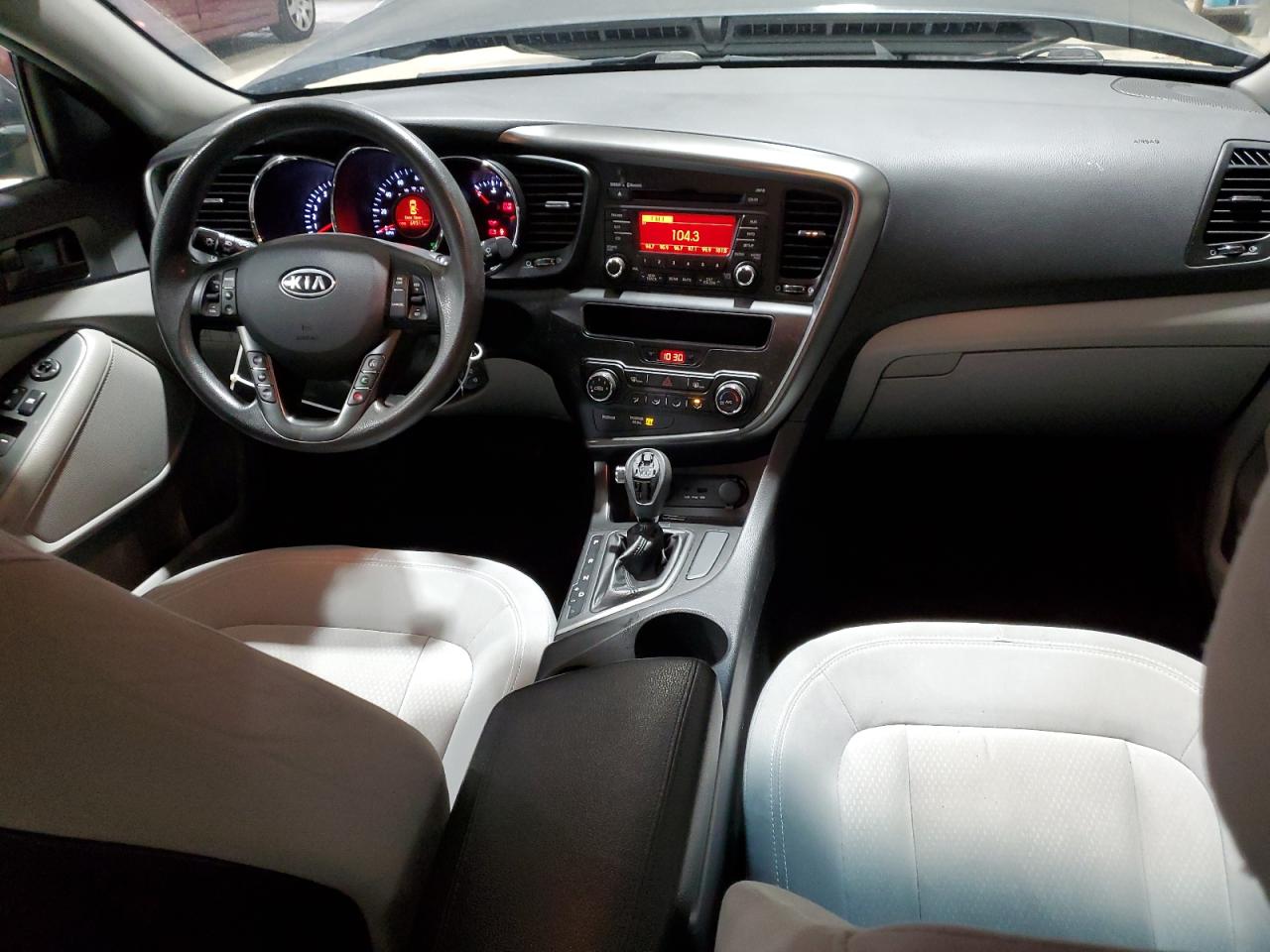 2011 Kia Optima - Image 8