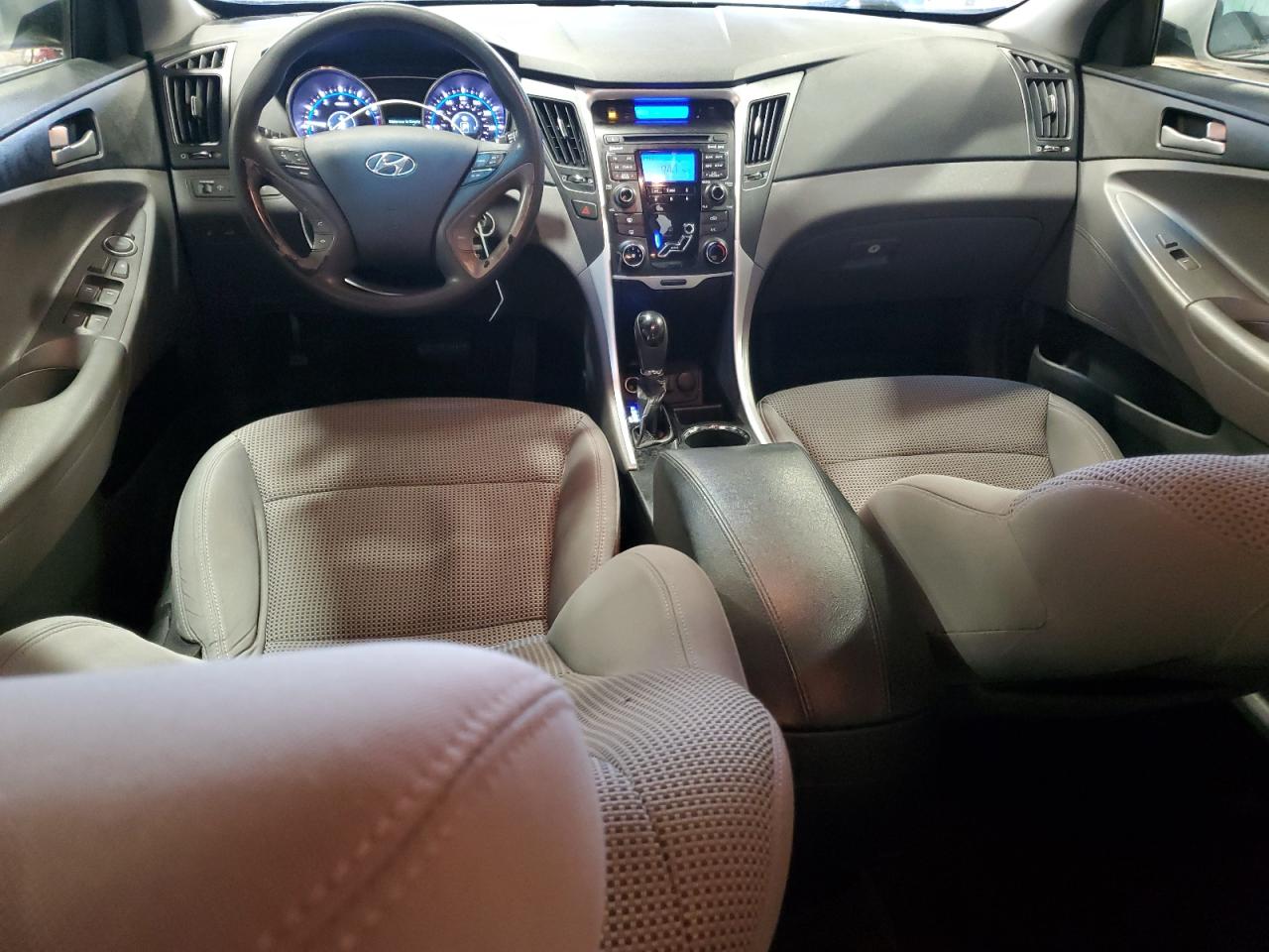 2011 Hyundai Sonata - Image 8