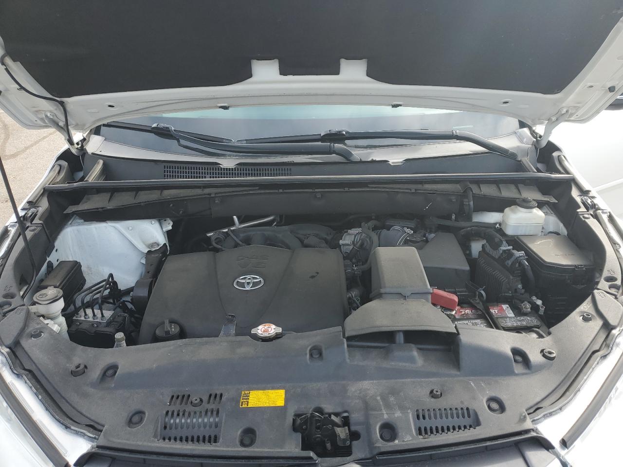 2019 Toyota Highlander - Image 12