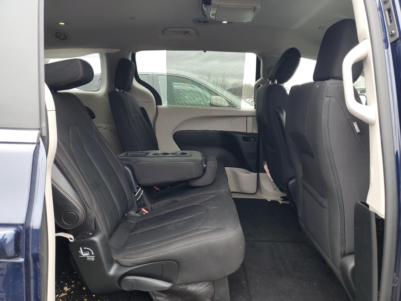 2018 Chrysler Pacifica - Image 11