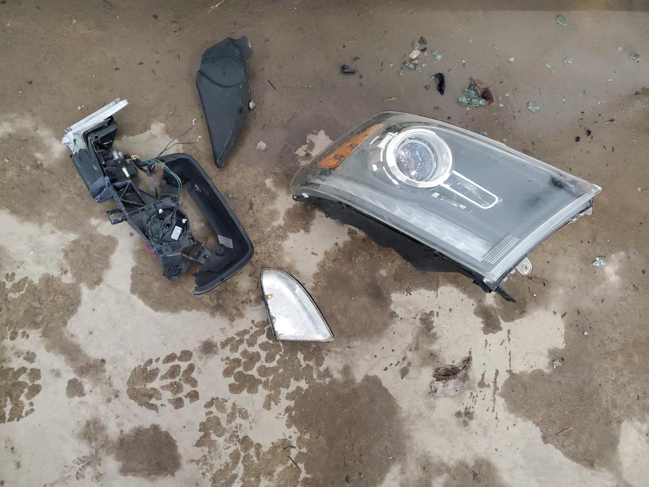 2016 RAM 1500 - Image 12