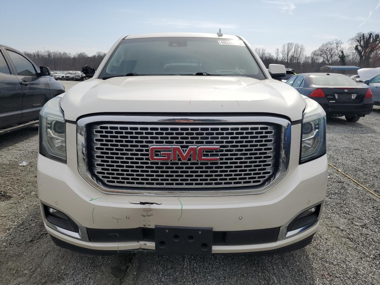2015 GMC Yukon - Image 5