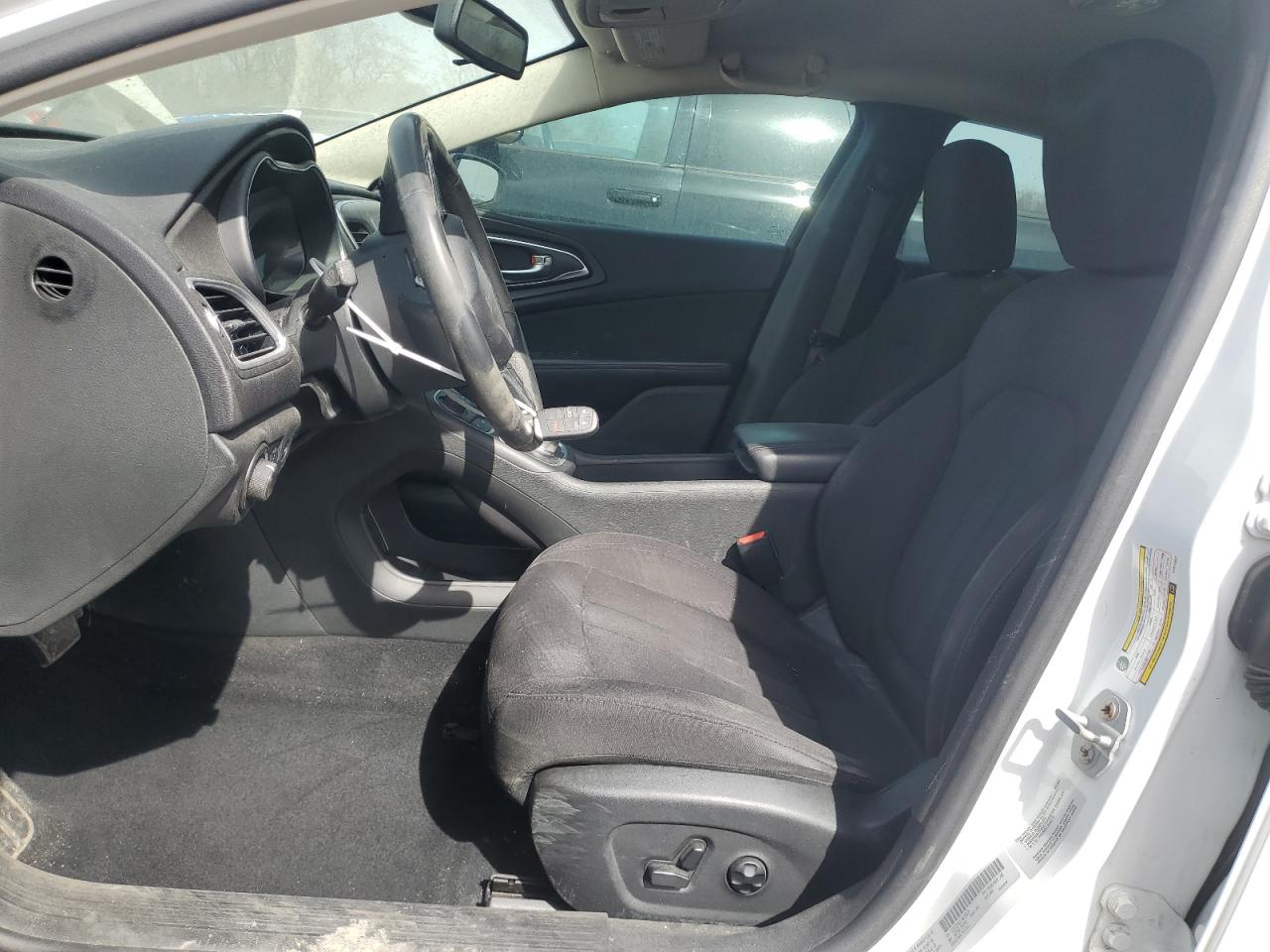 2015 Chrysler 200 - Image 7
