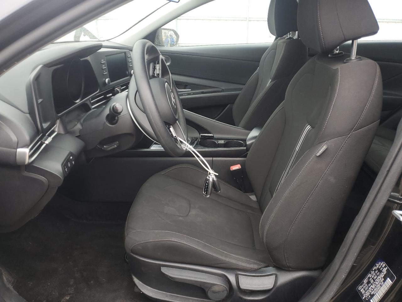 2022 Hyundai Elantra - Image 7