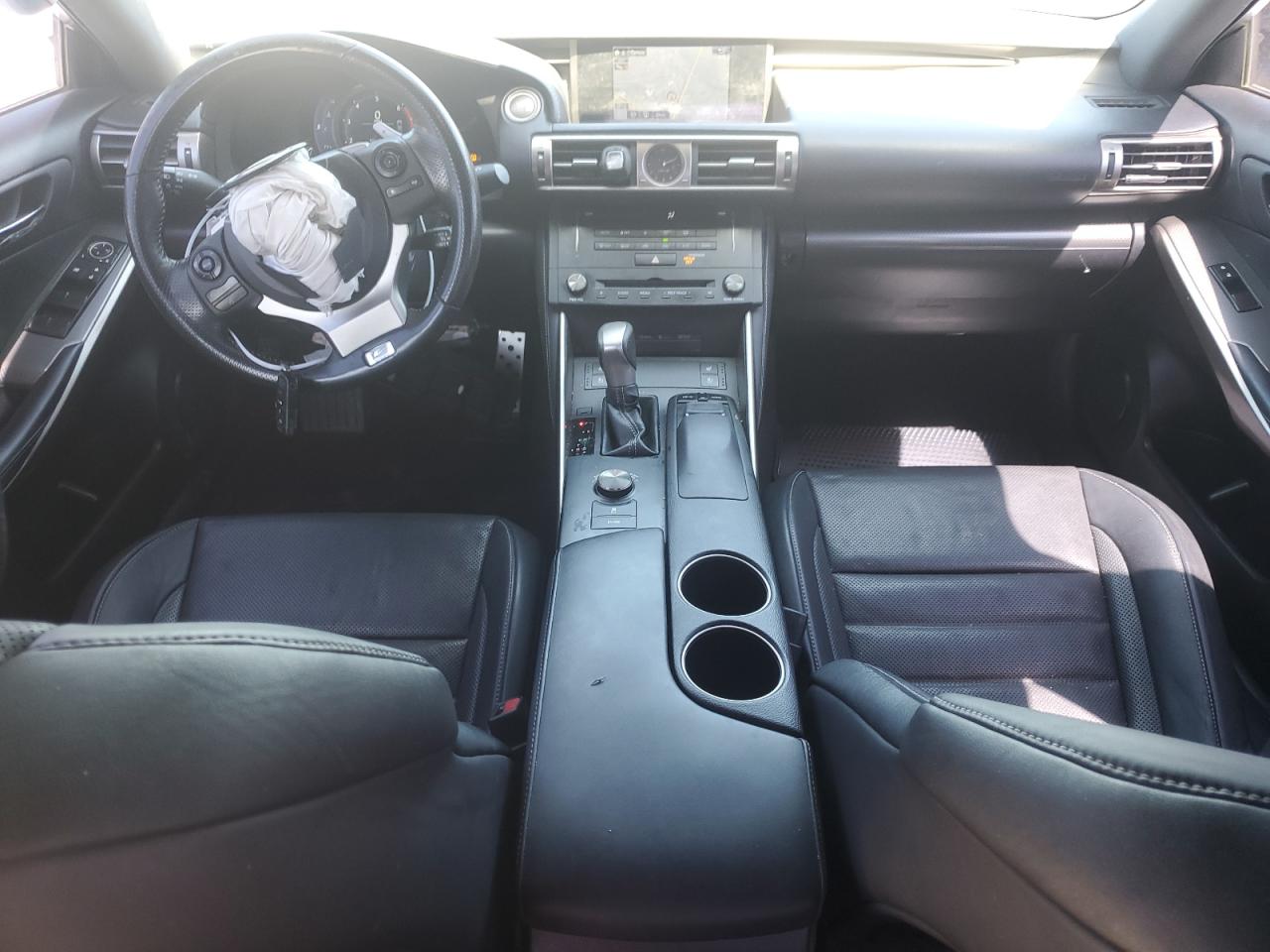 2016 Lexus IS - Image 8