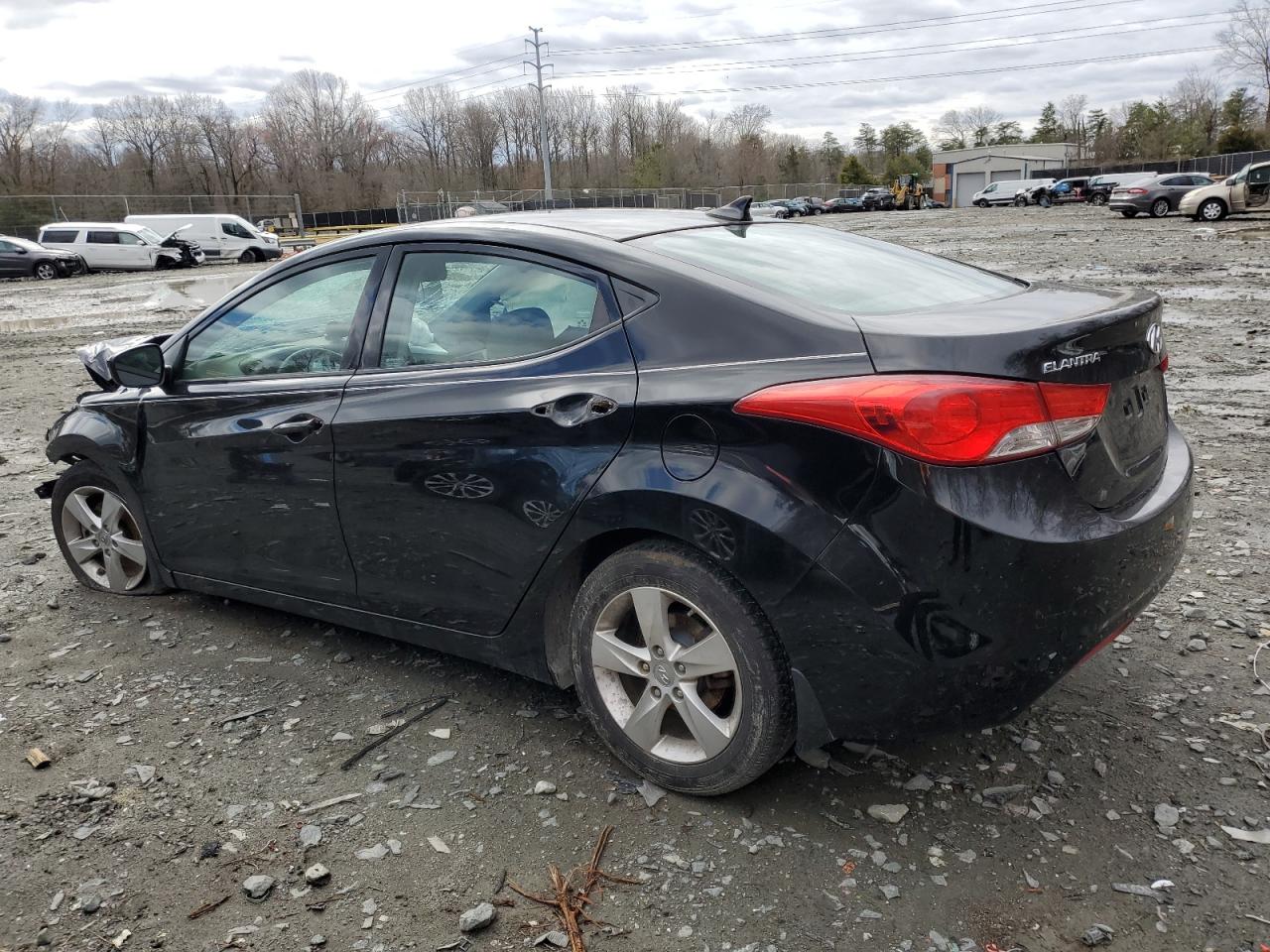 2013 Hyundai Elantra - Image 2