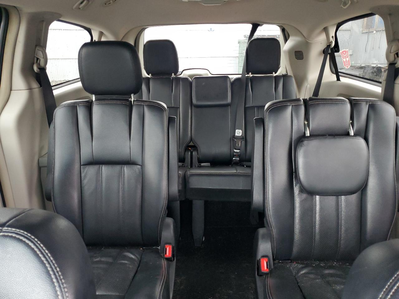 2012 Chrysler Town & Country - Image 10
