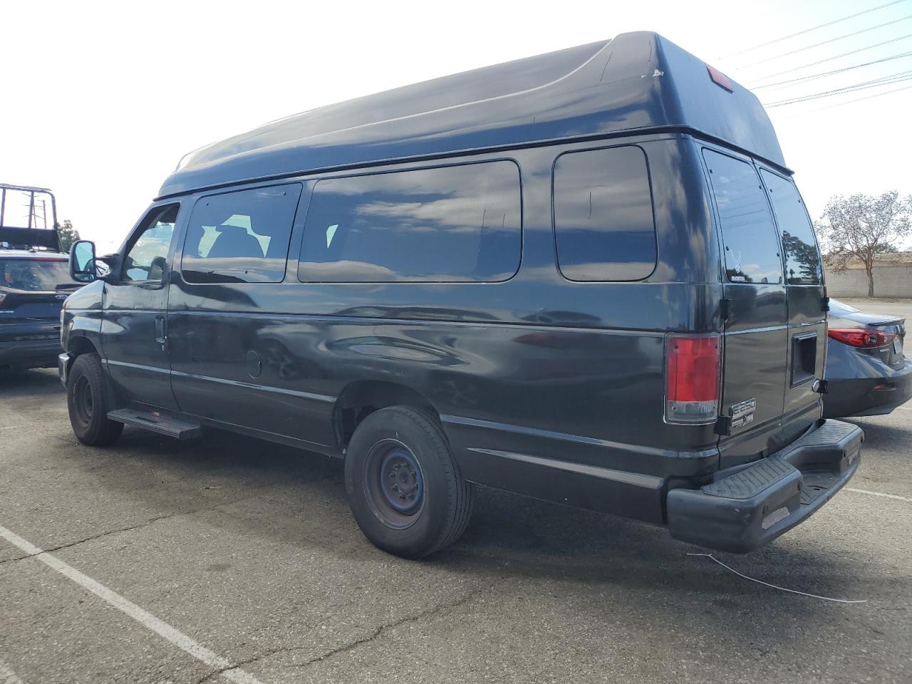 2014 Ford Econoline - Image 2