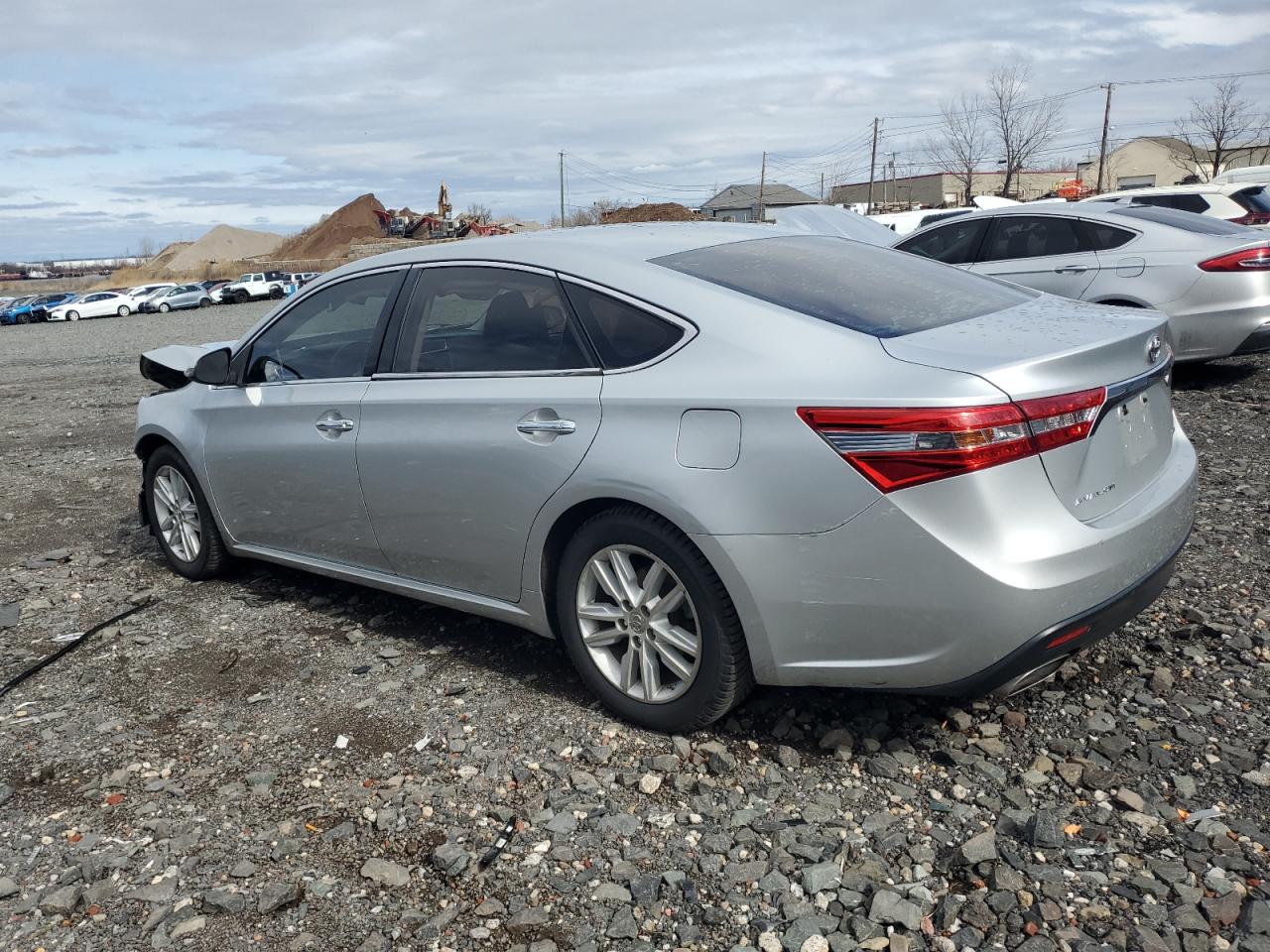 2013 Toyota Avalon - Image 2