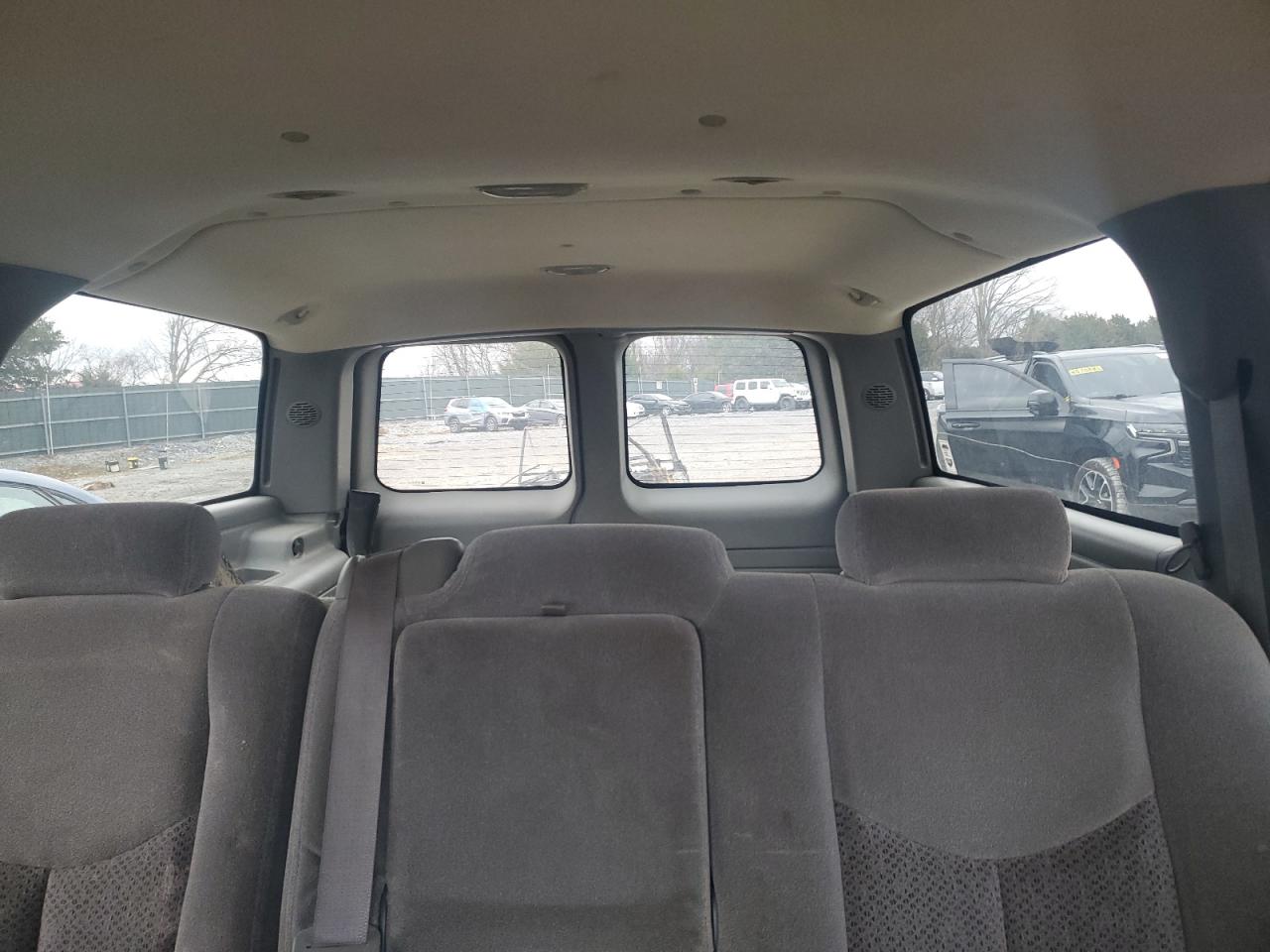 2003 Chevrolet Suburban - Image 10