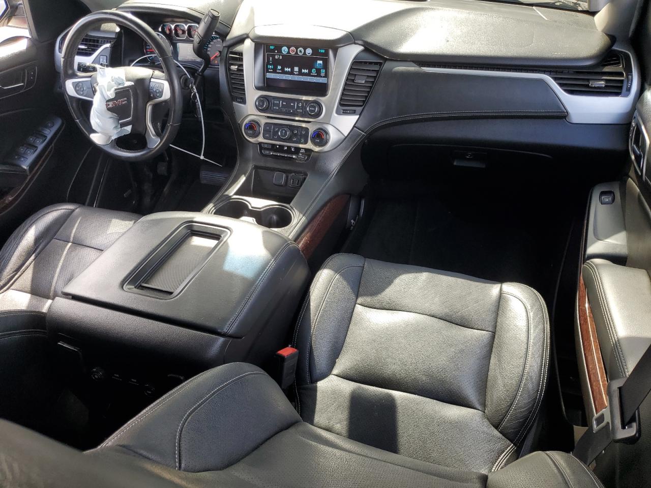 2017 GMC Yukon - Image 8
