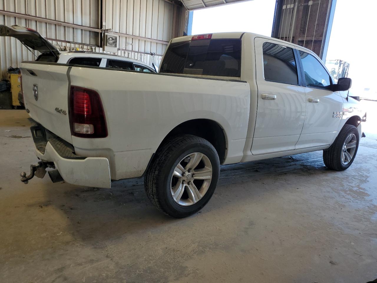 2016 RAM 1500 - Image 3