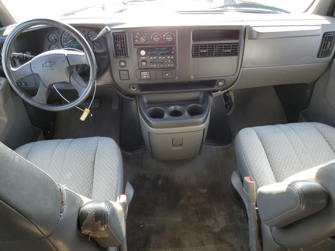 2005 Chevrolet Express - Image 8