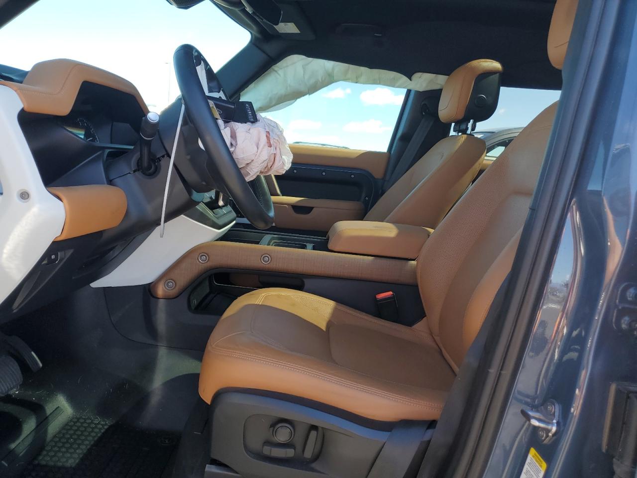 2023 Land Rover Defender - Image 7