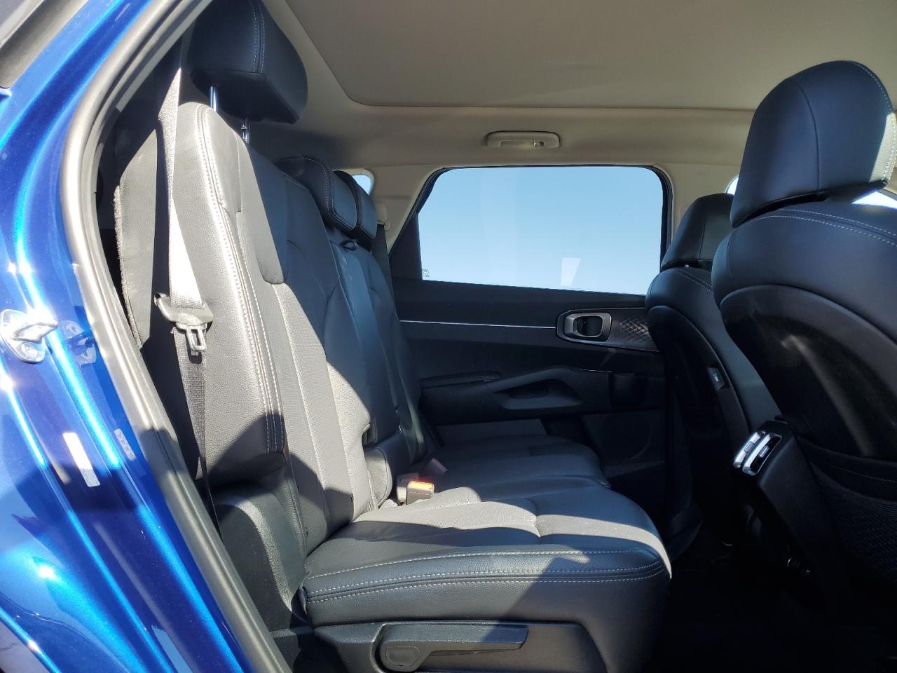 2023 Kia Sorento - Image 11