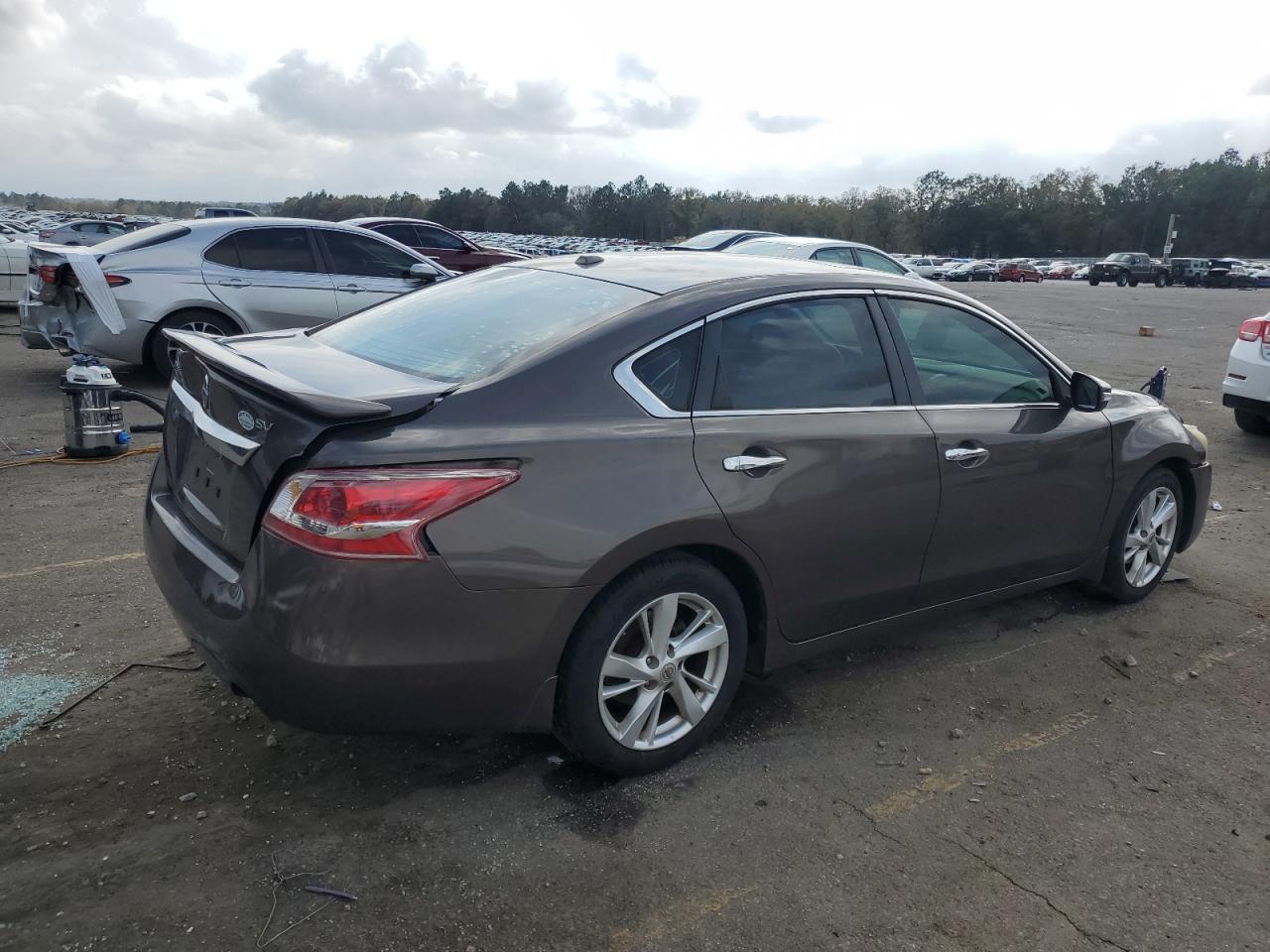 2015 Nissan Altima - Image 3