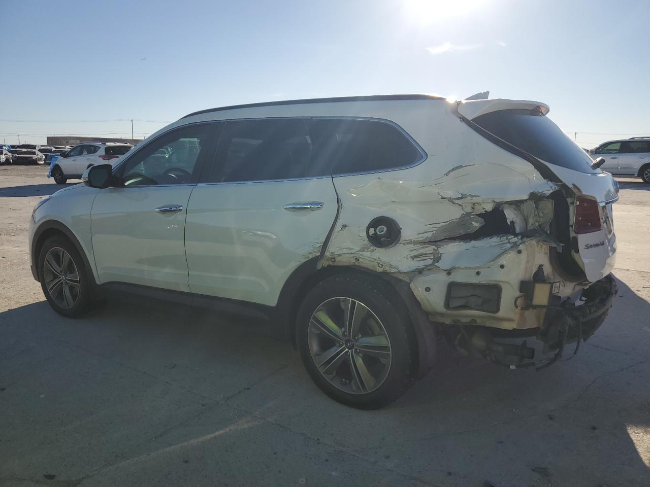 2014 Hyundai Santa Fe - Image 2
