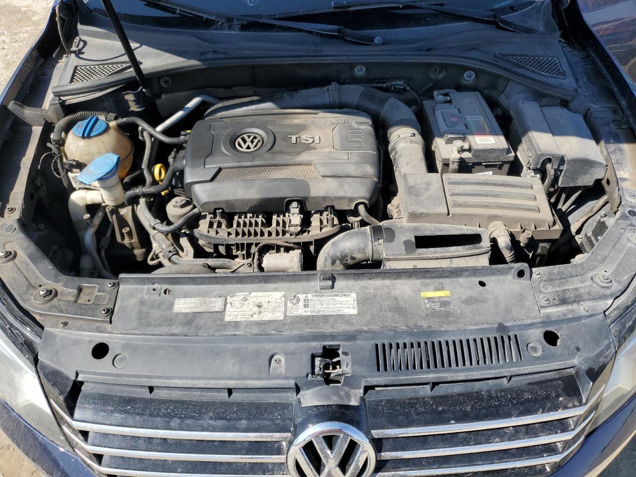 2015 Volkswagen Passat - Image 11