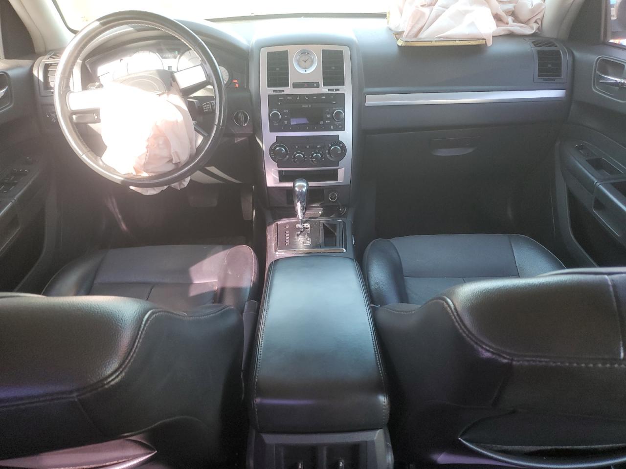 2010 Chrysler 300 - Image 8