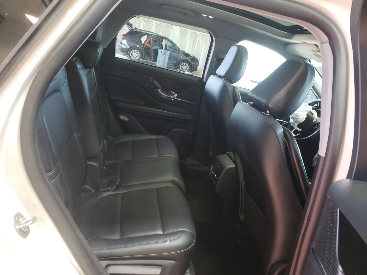 2022 Lincoln Corsair - Image 11
