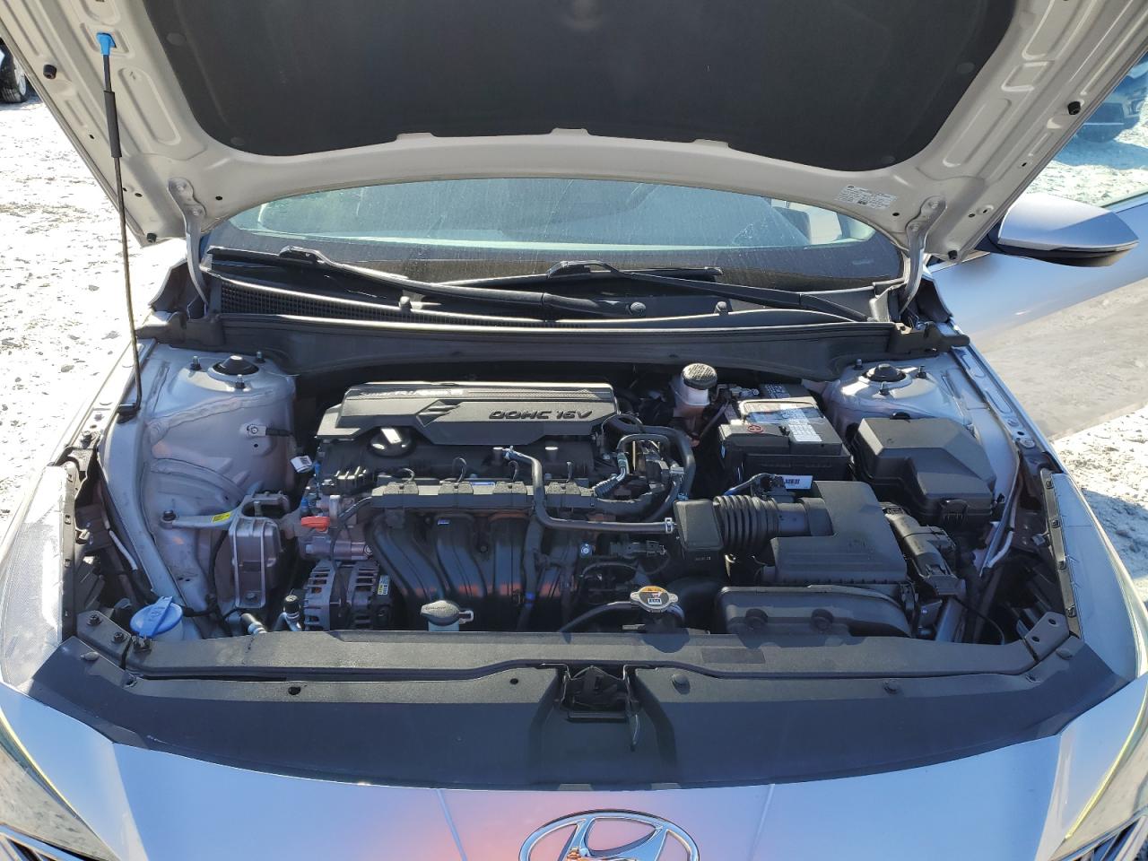 2022 Hyundai Elantra - Image 11