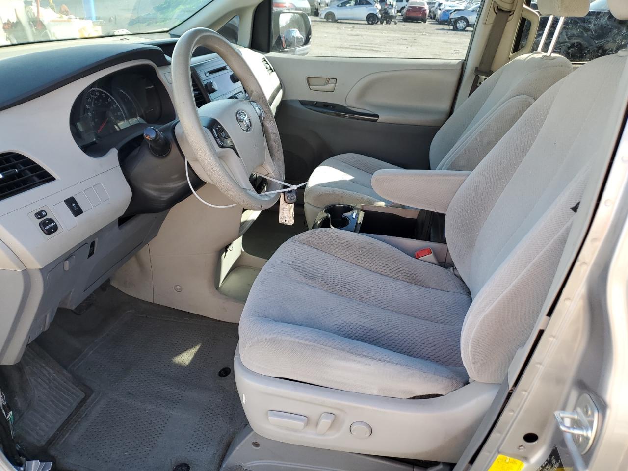 2013 Toyota Sienna - Image 7