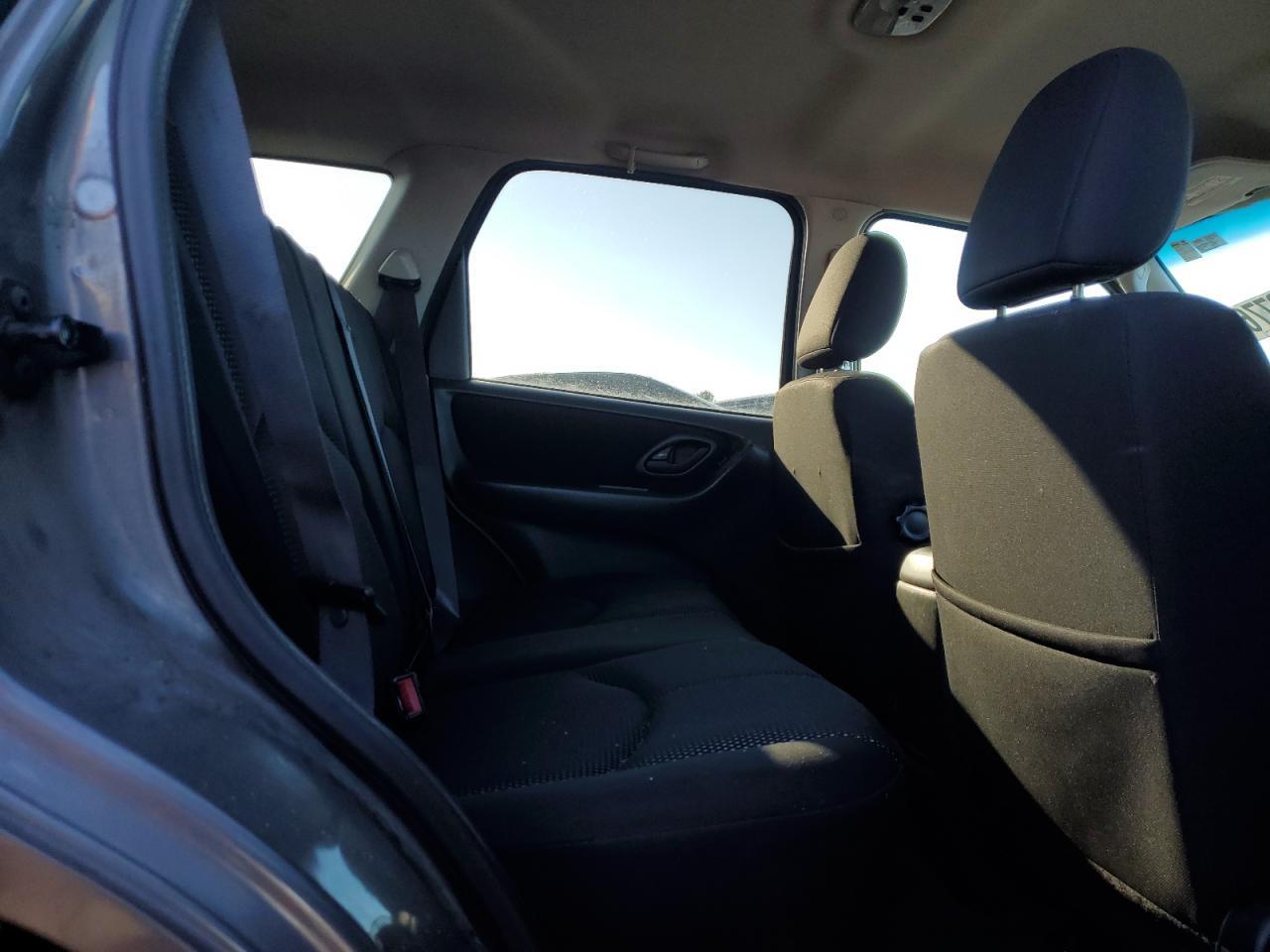 2005 Mazda Tribute S VIN: 4F2YZ941X5KM52100 Lot: 49841115
