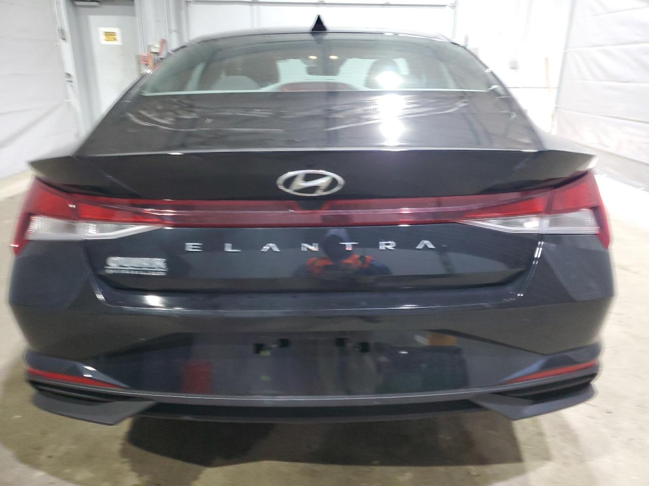 2022 Hyundai Elantra - Image 6
