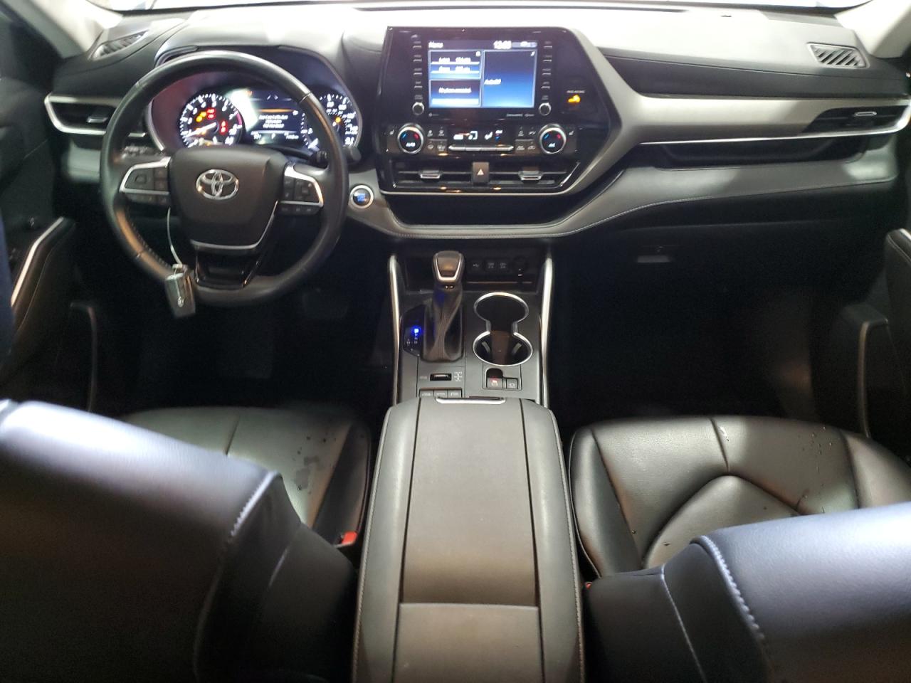 2021 Toyota Highlander - Image 8