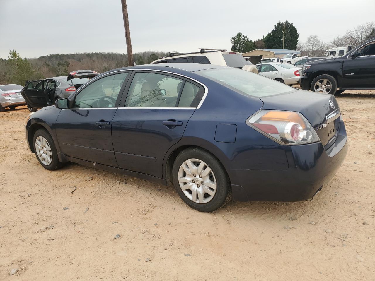 2010 Nissan Altima - Image 2