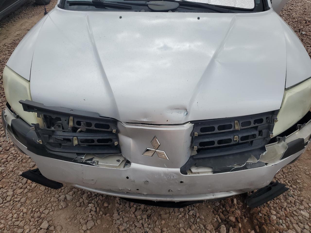 2004 Mitsubishi Endeavor - Image 13