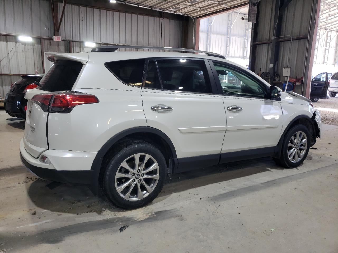 2018 Toyota RAV 4 - Image 3