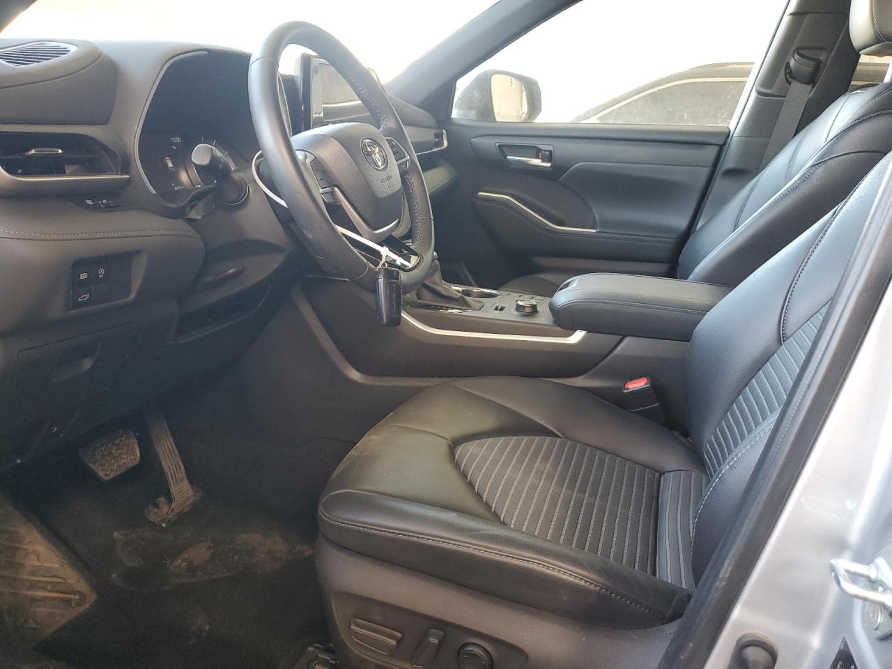 2024 Toyota Highlander - Image 7