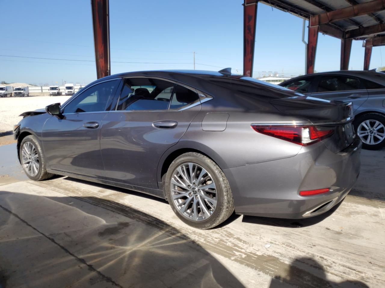 2021 Lexus ES - Image 2