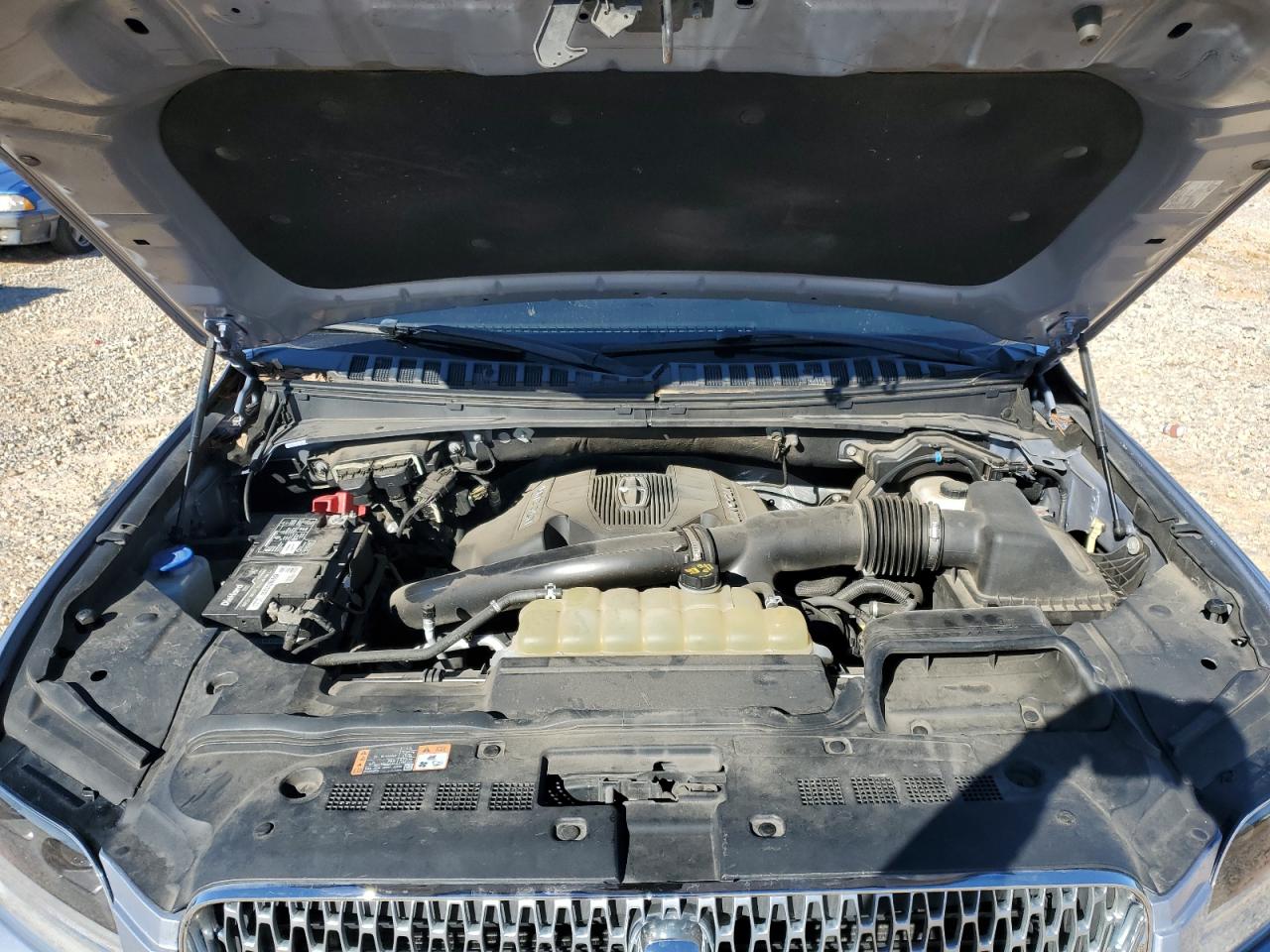 2019 Lincoln Navigator - Image 12