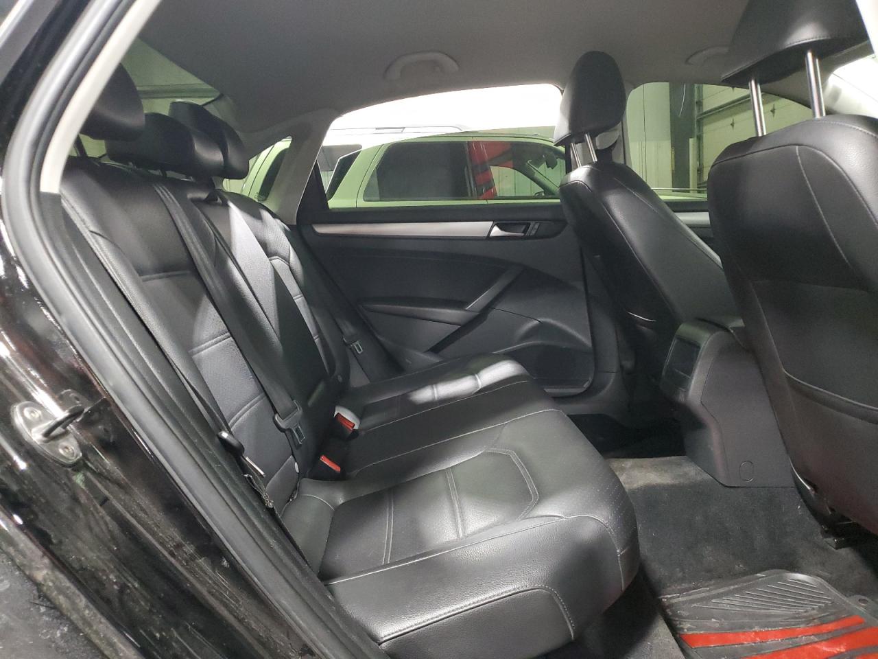 2014 Volkswagen Passat - Image 10