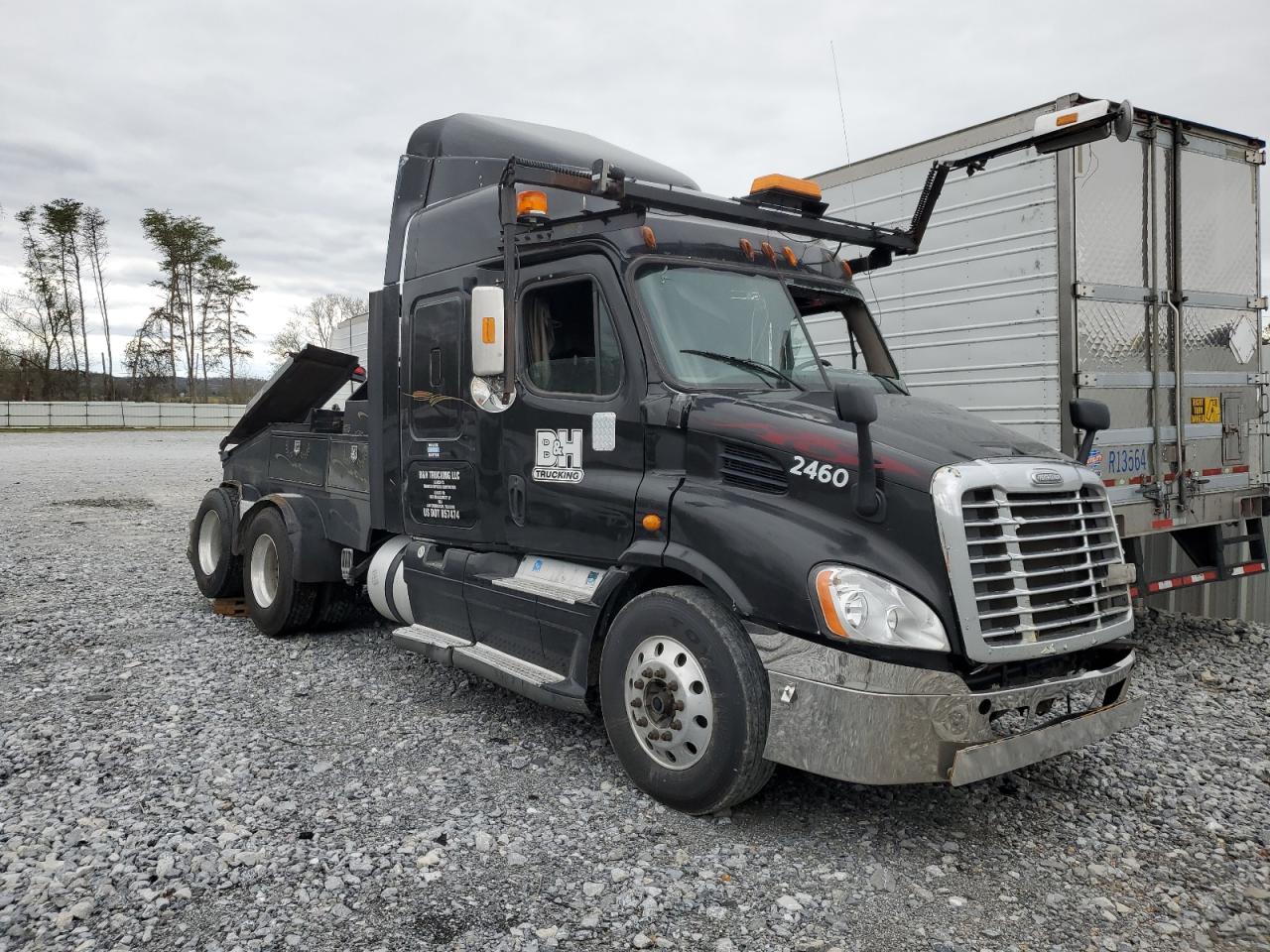 2013 Freightliner Cascadia 113 Toter Truck for Sale in Cartersville, GA - Rollover